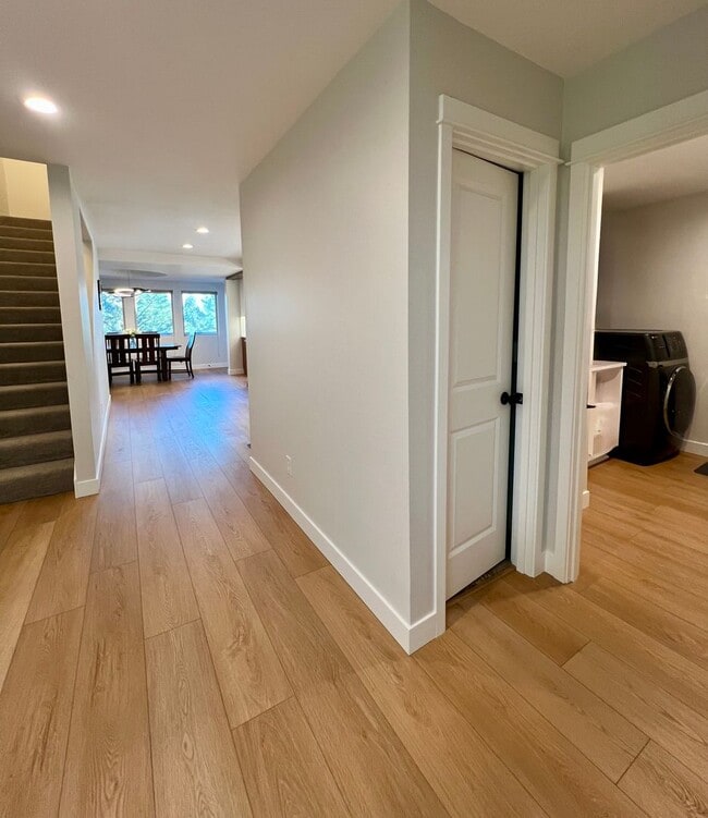 Building Photo - 4 Bedroom Home in Awbrey Butte Neighborhood – Unfurnished, Short Lease