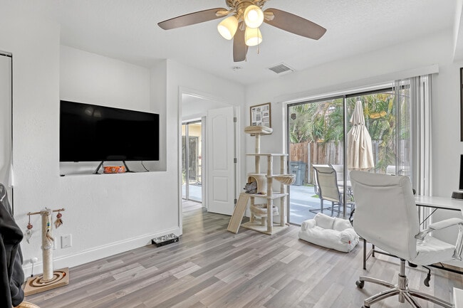 Building Photo - 712 Springdale Cir