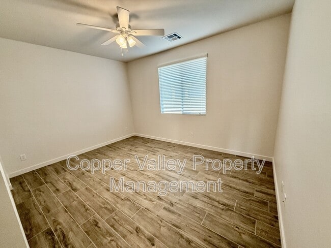 Building Photo - 20284 W Hazelwood St