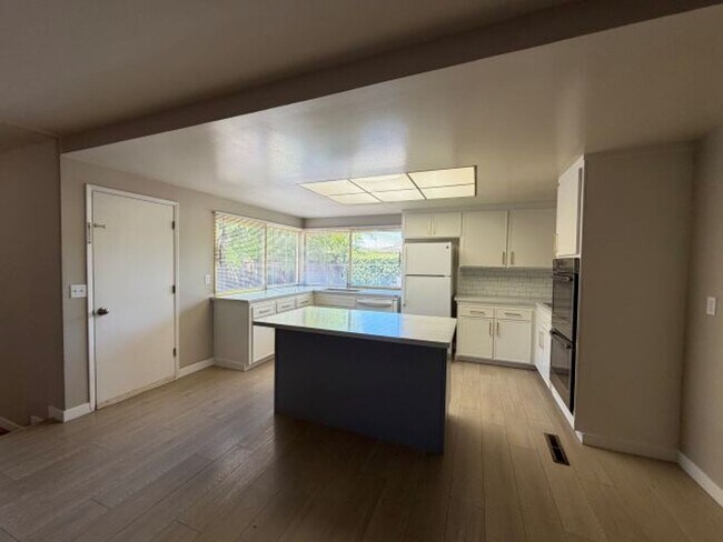 Building Photo - CAMBRIAN- Corner lot