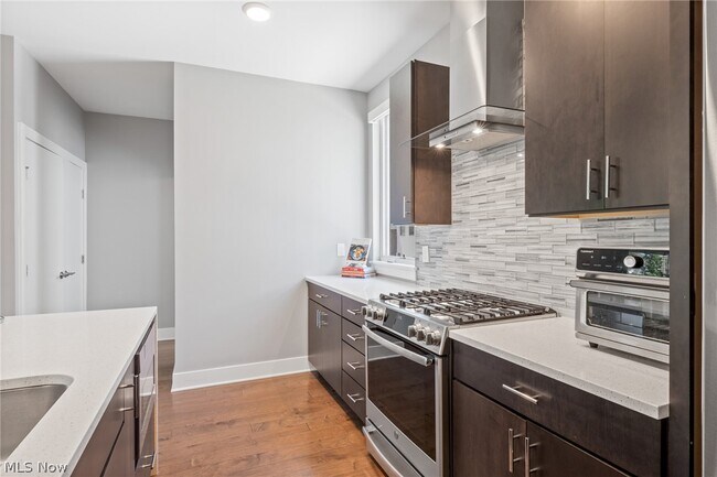 Building Photo - 1240 W 70th St