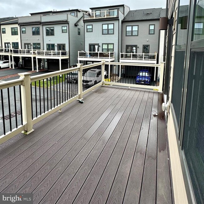 Building Photo - 601 Colindale St