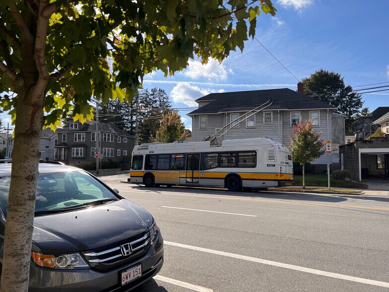 Bus 73 Stop - 225 Belmont St