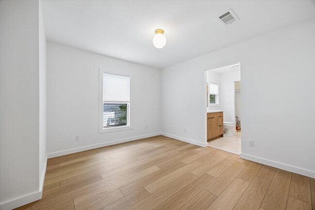 Building Photo - 3013 E 14th 1/2 St