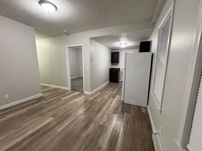 Building Photo - 171 Pleasant St