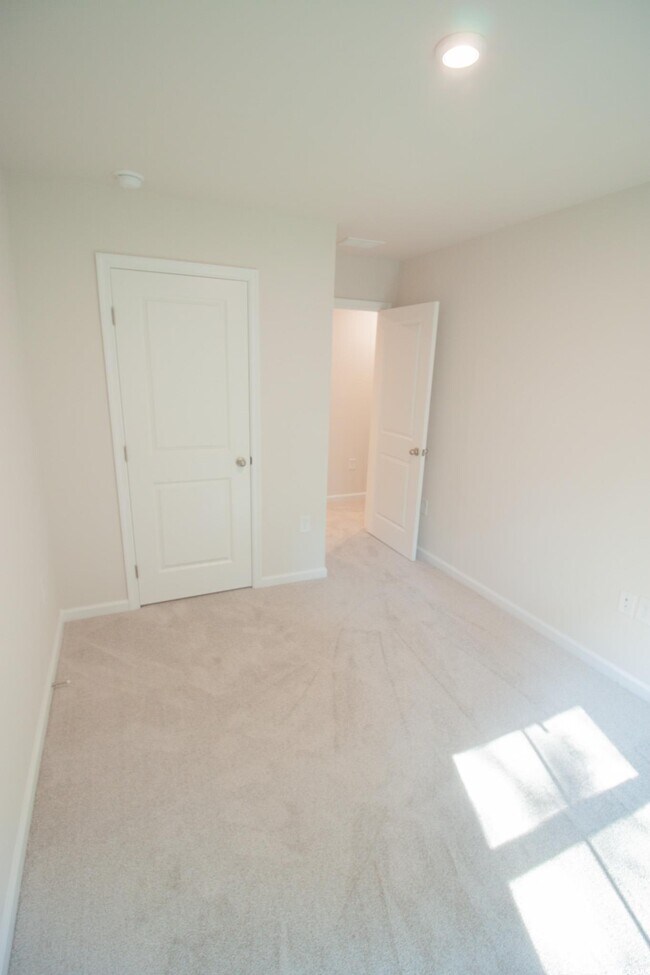 Building Photo - 261 Christiana Ln