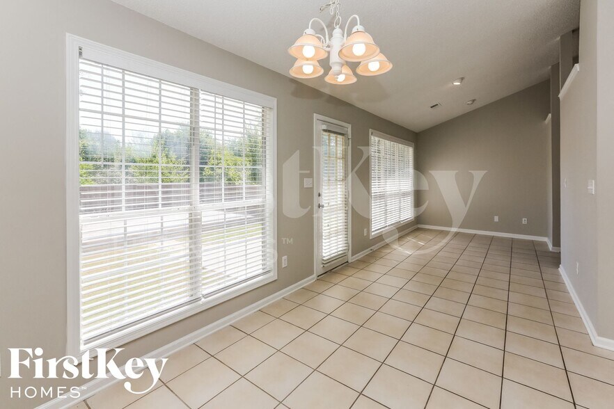 Building Photo - 200 Summer Hill Dr