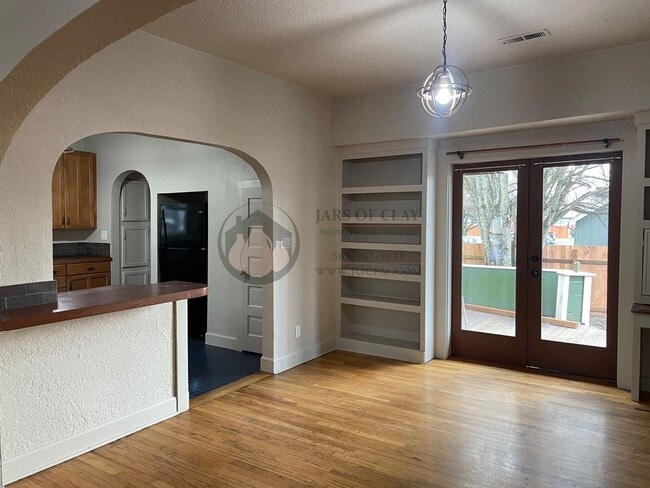 Building Photo - Charming House- Ready to Rent- Philomath