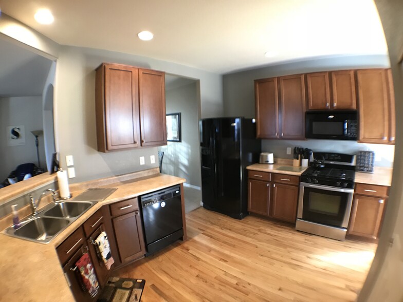 Kitchen - 9404 Gray CT