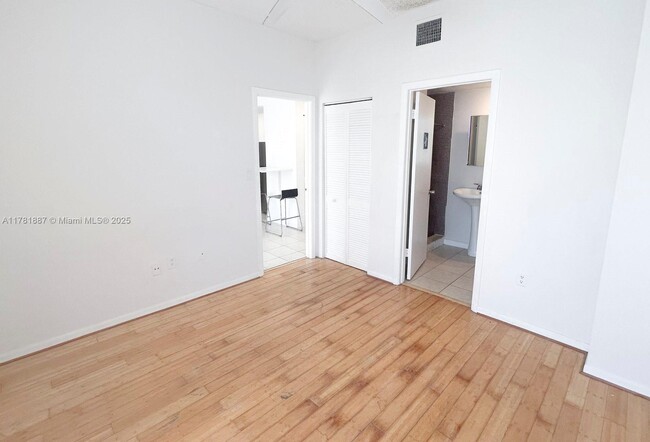 Building Photo - 1218 Drexel Ave