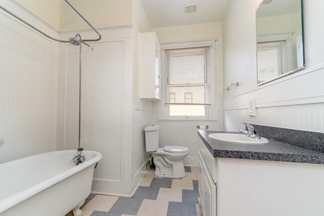 Building Photo - 1230 Kings Hwy