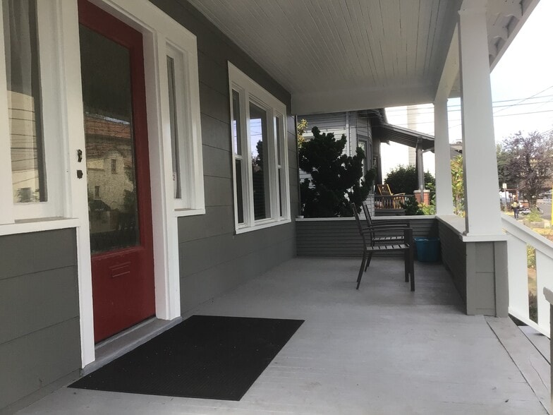 Building Photo - 1615 SE 37th Ave