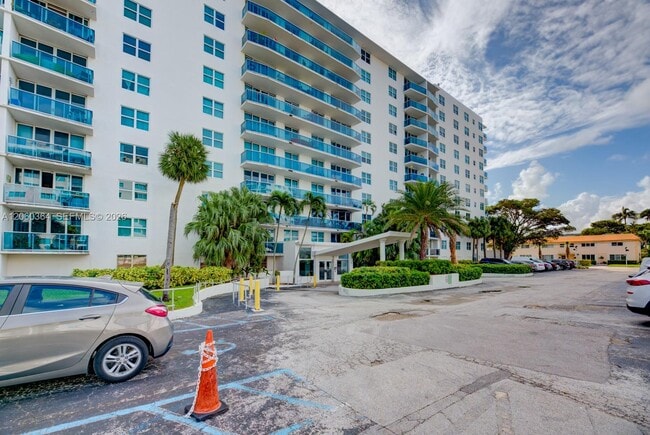 Building Photo - 7501 E Treasure Dr