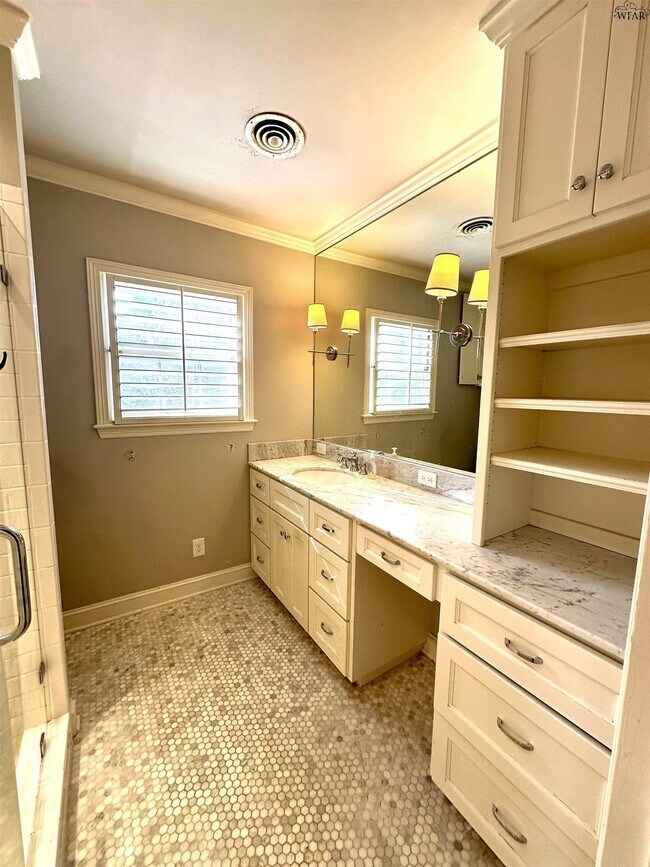 Building Photo - 2409 Ellingham