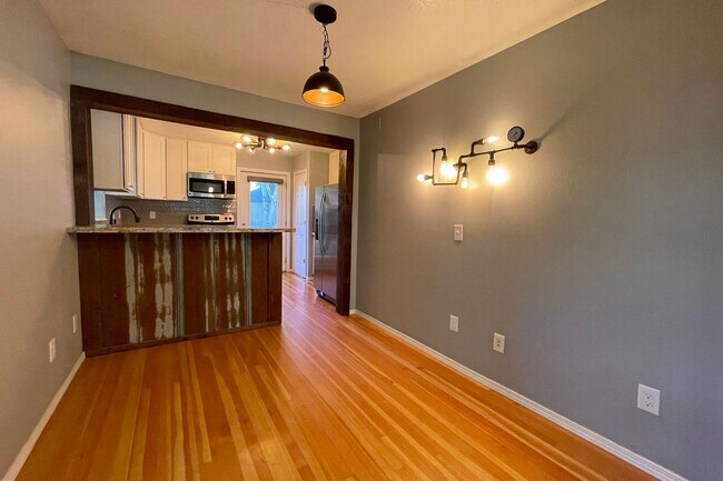 Building Photo - Charming Kenton Bungalow with Large Fenced Yard, Central A/C, Washer/Dryer