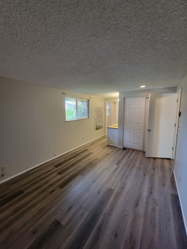 Building Photo - Recently updated