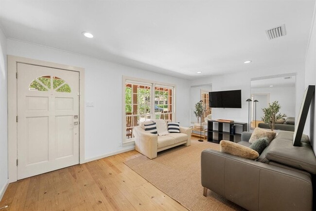 Primary Photo - 3819 Avenue F