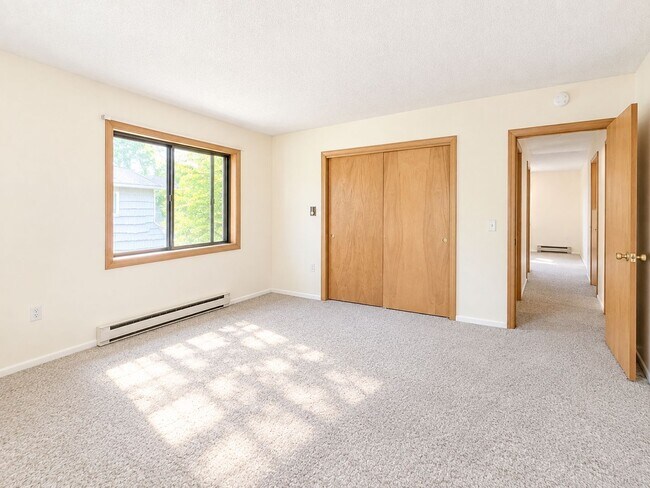 Building Photo - 50 Hawthorne Cir