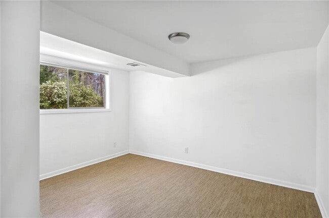 Building Photo - 3684 Northlake Dr
