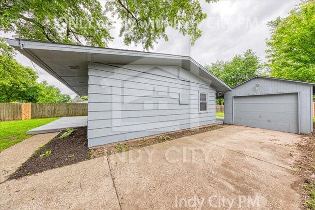 Building Photo - 3232 Normandy Rd