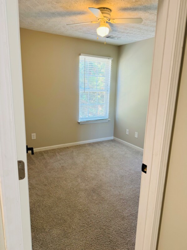 Building Photo - 208 Oak Grove Way