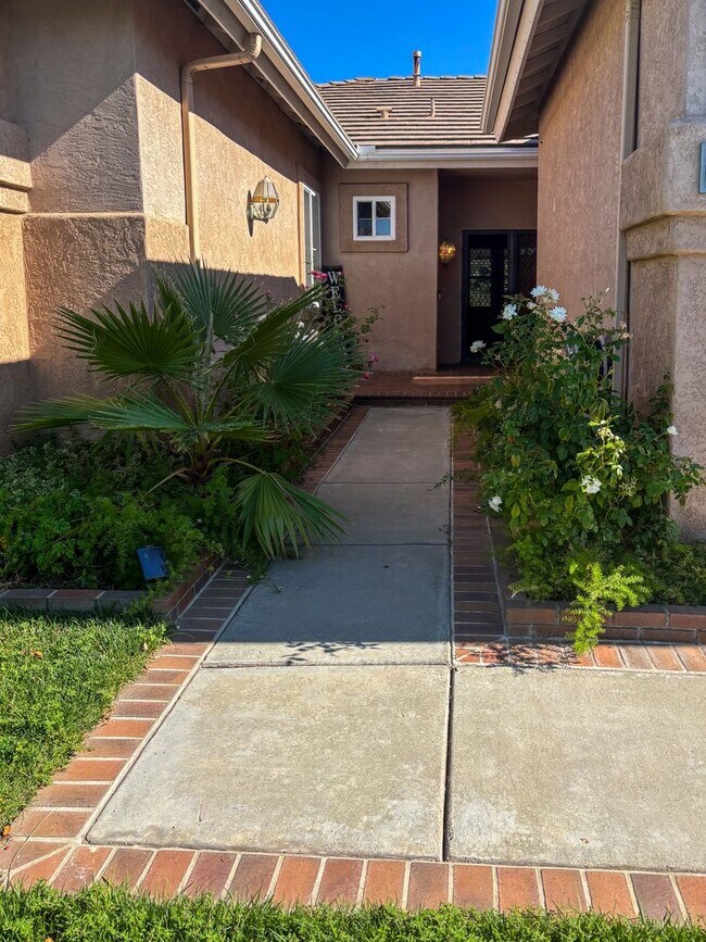 Building Photo - Murrieta - 4 bed / 2.5 bath home