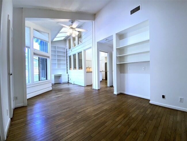 Building Photo - 5003 Yoakum Blvd