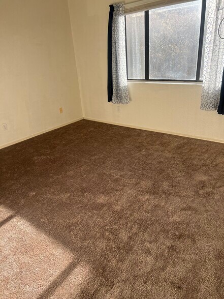 Building Photo - 793 W Mesa Verde Dr