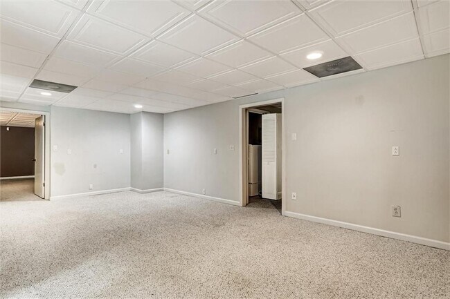 Building Photo - 510 Jacaranda Ct