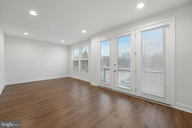 Building Photo - 43421 Farringdon Sq