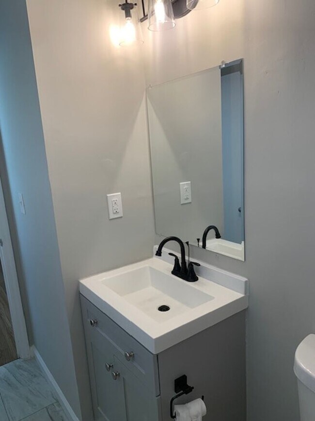 Building Photo - Located in McDuffie Woods Subdivision