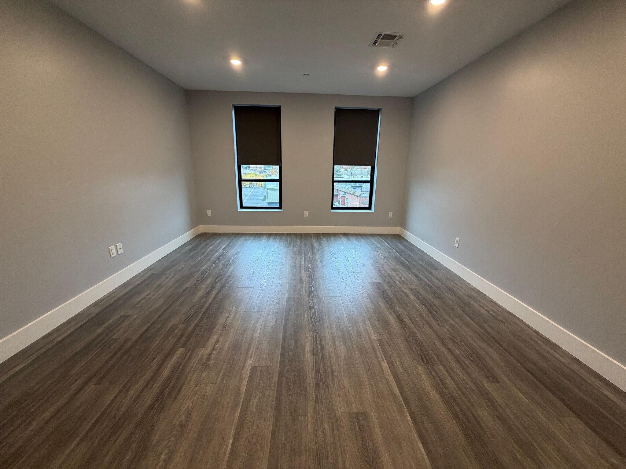 Building Photo - 315 Western Ave