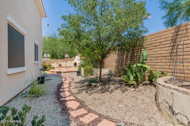 Building Photo - 204 W Mountain Sage Dr