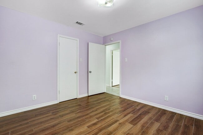 Building Photo - ***APPLICATION CURRENTLY UNDER REVIEW***Contemporary Single-Level Home with 3 Bedrooms, 2 Bathroo...