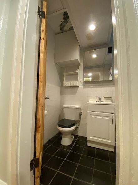 Building Photo - 97 Chester St