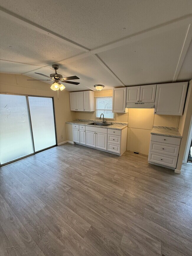 Building Photo - 381 Old Hickory Ln