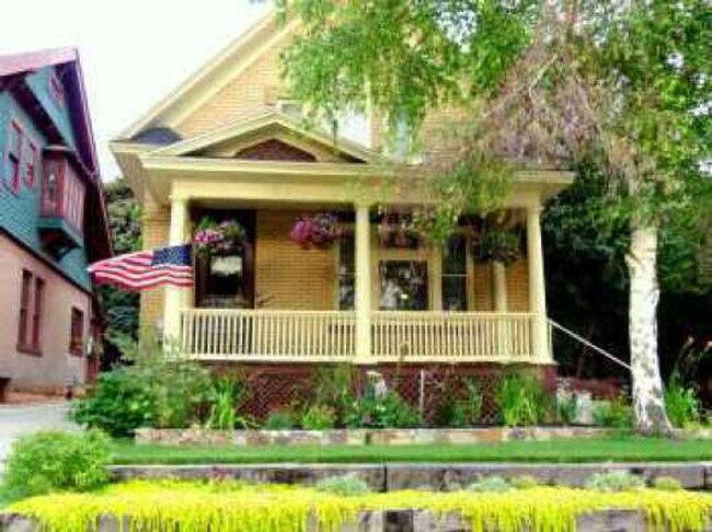 Building Photo - Charming Victorian Home Near the University of Utah