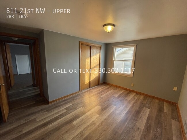 Building Photo - Two bedroom two bathroom second level apar...