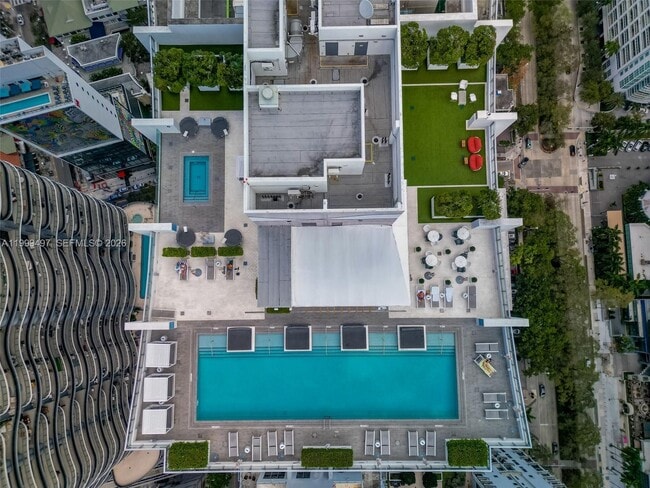 Building Photo - 1010 Brickell Ave