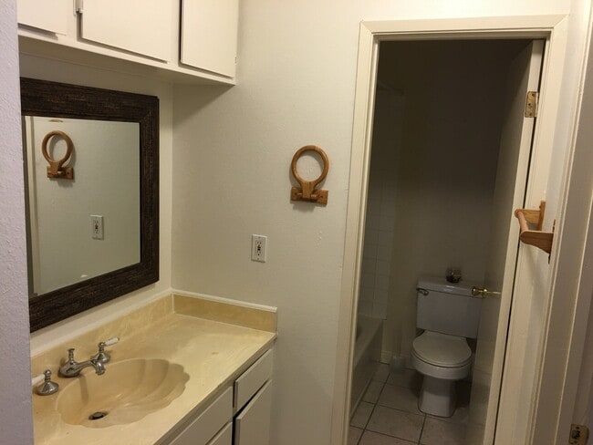 Building Photo - Must See Clairemont Condo!