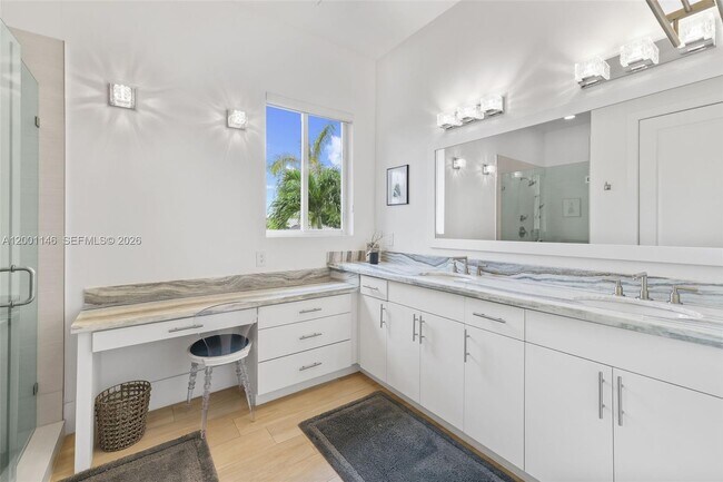 Building Photo - 14831 SW 93rd Ct