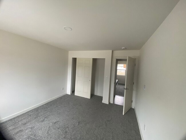 Building Photo - 126 K St NE