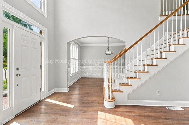 Building Photo - 6725 Ridgefield Dr