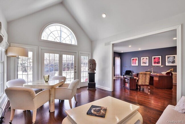 Building Photo - 8 Caruso Pl