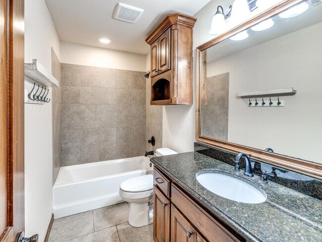 Building Photo - 2121 Mill Creek Way