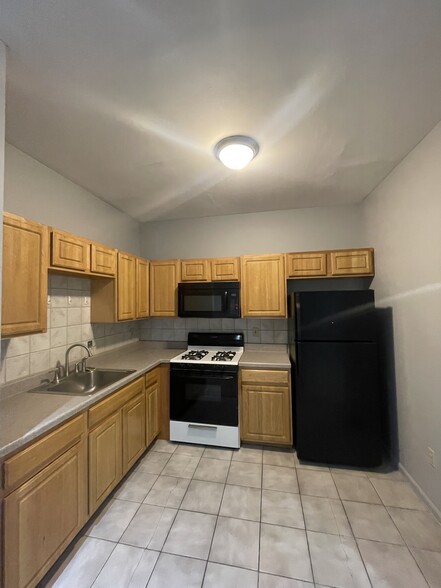 Building Photo - 51 E 21st St