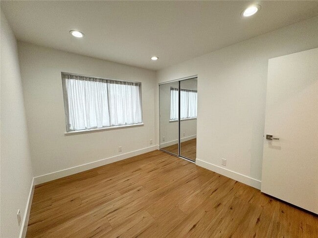 Building Photo - 8238 Henderson Green