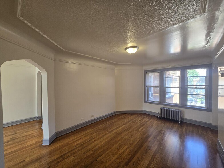 Building Photo - 836 N Massasoit Ave