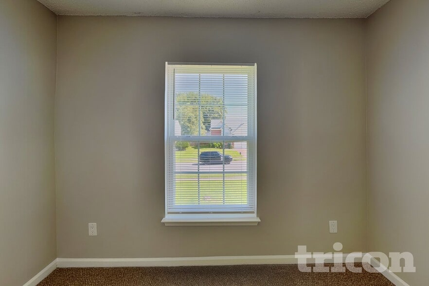 Building Photo - 4009 Far West Dr
