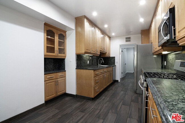 Building Photo - 853 Le Doux Rd